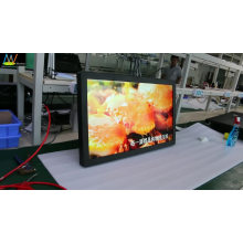 High brightness 700 cd/m2 widescreen 15.6 monitor with DVI VGA port